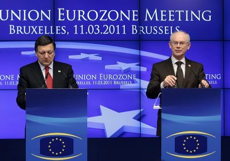 Jose Manuel Barroso und Herman Van Rompuy verkünden die Ergebnisse des Gipfels