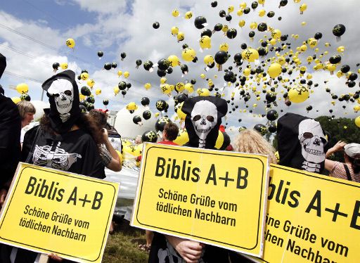 Proteste vor dem AKW in Biblis (12. Juni 2010)