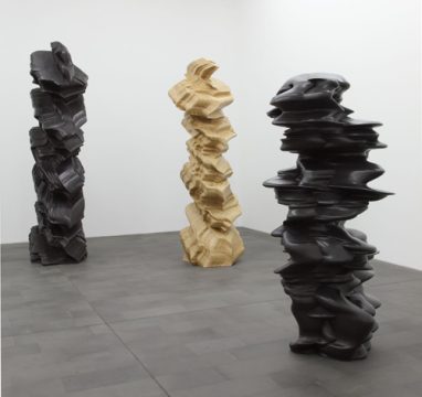 Installation von Tony Cragg im MKM Duisburg