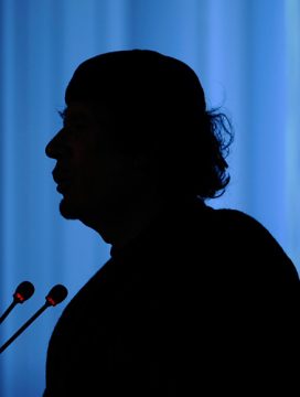 Libyens Staatschef Gaddafi hält an seiner Macht fest