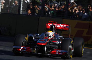 Lewis Hamilton fährt auf Platz zwei