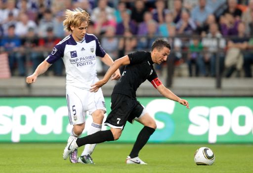 Lucas Biglia und Danijel Milicevic beim Hinspiel (4:1 für Anderlecht)