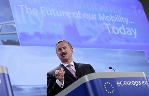 EU-Kommissar Siim Kallas stellt die EU-Mobilitätsstrategie bis 2050 vor