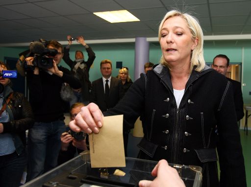 Kantonalwahlen in Frankreich: FN-Präsidentin Marine Le Pen gibt ihre Stimme ab