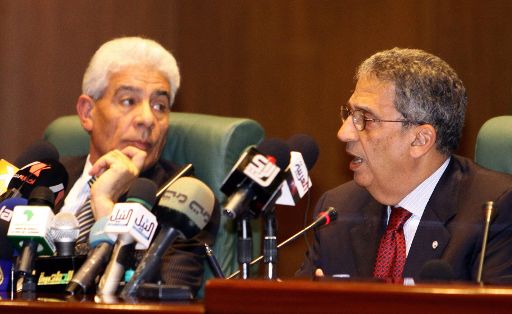 Der bisherige libysche Außenminister Mussa Kussa (links)