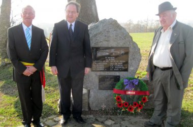 Kanadas Botschafter besucht Halifax-Denkmal bei Neundorf