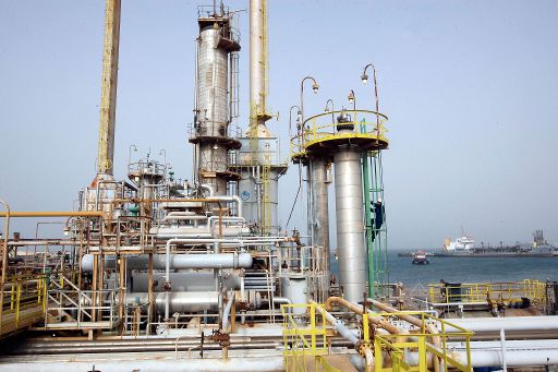 95 Prozent der Einnahmen Libyens gehen auf Erdölexporte zurück (Raffinerie in Brega, Ost-Libyen)