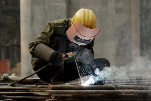 Metallarbeiter (Illustrationsbild: Michael Reynolds/EPA)