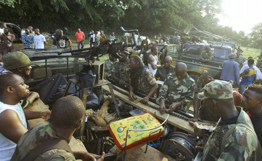 Elfenbeinküste: Ouattara-Anhänger bereiten sich auf Kämpfe in Abidjan vor