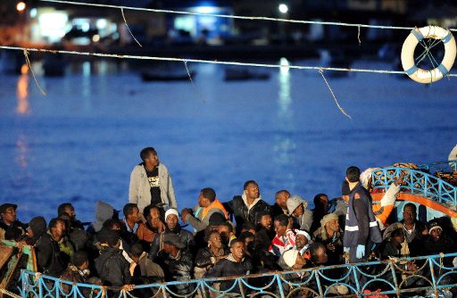 Immer wieder neue Flüchtlinge kommen auf Lampedusa an