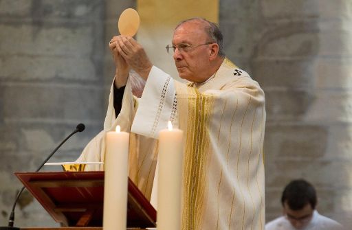 Erzbischof Léonard feiert die Ostermesse