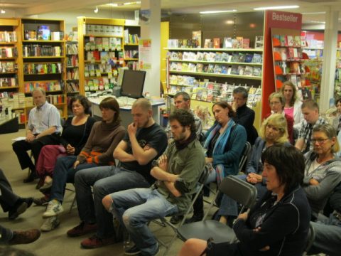 Prominente Ostbelgier lesen in der Buchhandlung Thiemann in St. Vith
