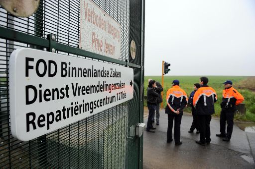 Polizisten im Einsatz bei der Protestaktion in Steenokkerzeel
