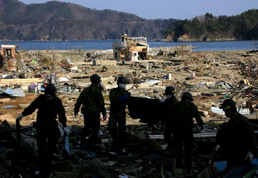 In Ishinomaki (Miyagi) geht die Suche nach Vermissten weiter