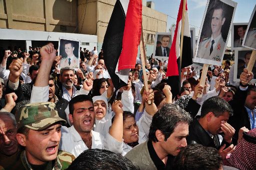 Proteste in Syrien dauern an - hier bei der Beisetzung von am Montag getöteten Soldaten