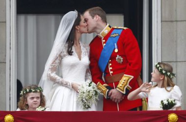 Hochzeit von William und Catherine - William und Catherine: Kuss auf dem Balkon des Buckingham Palace