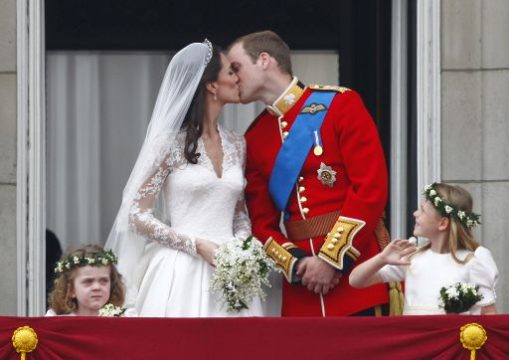 Hochzeit von William und Catherine - William und Catherine: Kuss auf dem Balkon des Buckingham Palace