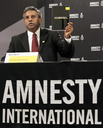 Der Generalsekretär von Amnesty International, Salil Shetty, stellt den Jahresbericht in London vor (12. Mai)