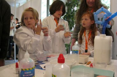 Sonntag der Chemie bei NMC Eynatten