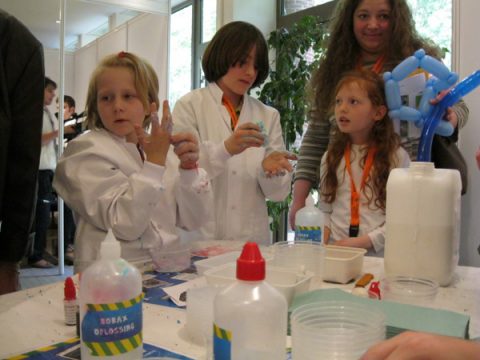 Sonntag der Chemie bei NMC Eynatten