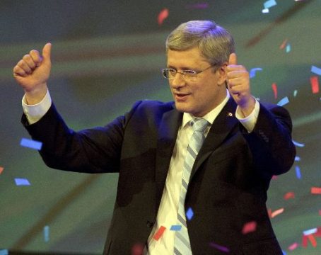 Steven Harper und die Konservativen gewinnen die absolute Mehrheit im kanadischen Parlament