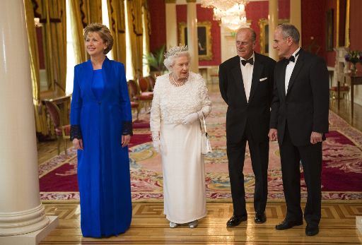 Queen Elisabeth II. und Prinz Philip zu Besuch bei Irlands Präsidentin Mary McAleese und ihrem Gatten Dr. Martin McAleese auf Dublin Castle