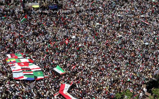 Zehntausende Menschen demonstrierten am Freitag auf dem Tahrir-Platz in Kairo für religiöse Toleranz