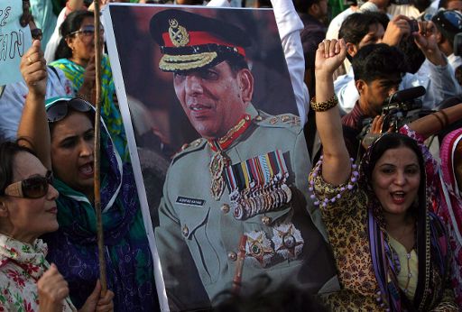 Unterstützer von Pakistans Armeechef Ashfaq Pervez Kayani