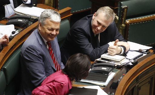 Didier Reynders, Laurette Onkelinx und Yves Leterme heute im Parlament