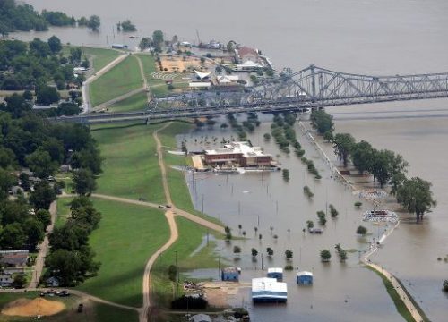 Vidalia, Louisiana: Mississippi über die Ufer getreten