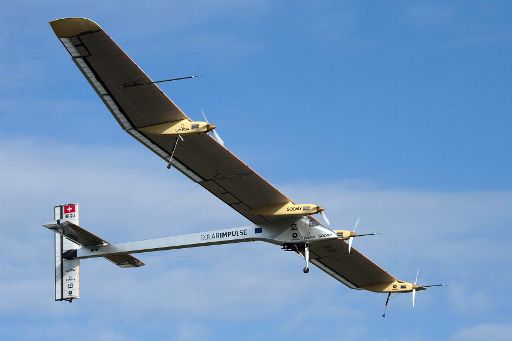 Schweizer Solarflugzeug auf dem Weg nach Brüssel