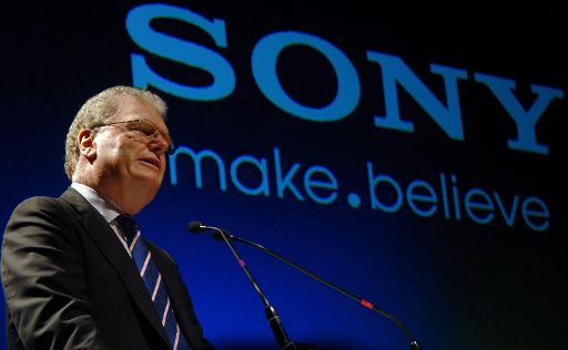 Sony-Chef Howard Stringer entschuldigt sich bei Kunden für Datendiebstahl