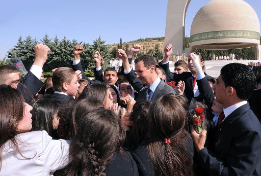 In Syrien gehen die Protestaktionen immer weiter - doch auch Präsident Bashar Assad hazt seine Anhänger