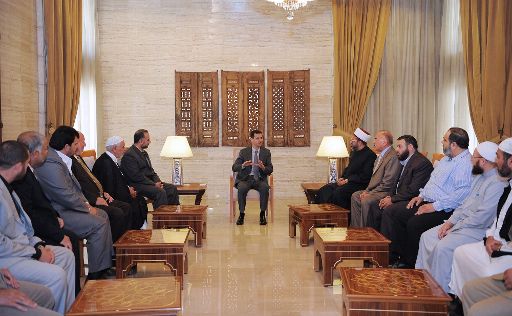 Syriens Präsident Baschar al-Assad bei einem Treffen mit Geistlichen aus Daraa