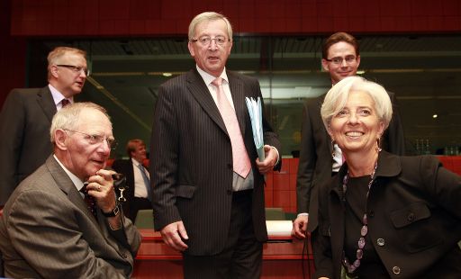 Treffen der Euro-Finanzminister zur Rettung Griechenlands in Brüssel (Bild: Wolfgang Schäuble (li.), Christine Lagarde (re.), Olli Rehn (hinten li.), Jean-Claude Juncker (mi.) und Jyrki Katainen (hinten re.)