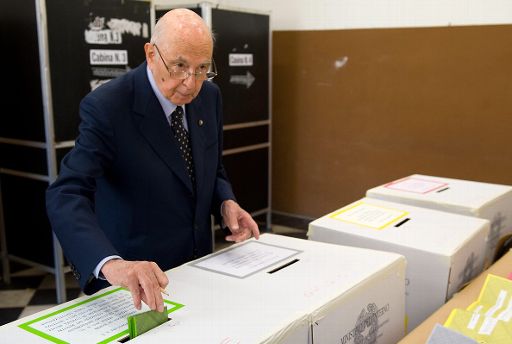 Staatspräsident Giorgio Napolitano gibt seine Stimme ab