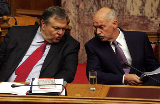 Finanzminister Venizelos und Ministerpräsident Papandreou im Parlament von Athen