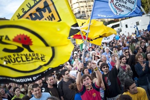 Rom: Demonstranten feiern den Ausgang der vier Referenden