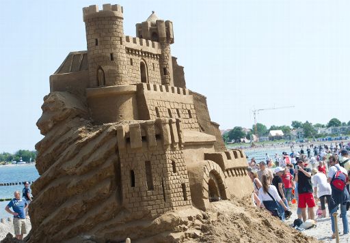 Sandburg auf Rügen am Pfingstsonntag