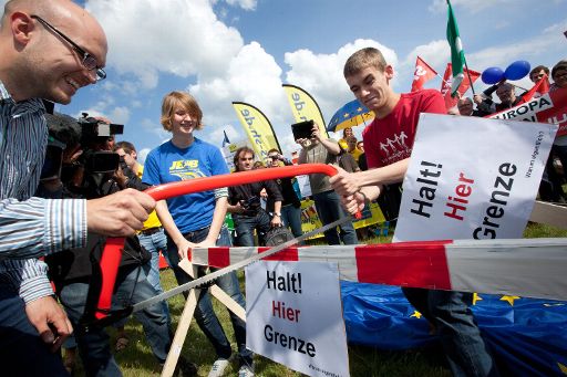 Gegner der Grenzkontrollen bei einer Protestaktion