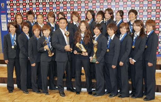 Die japanische Fußball-Frauenmannschaft ist in Tokio angekommen