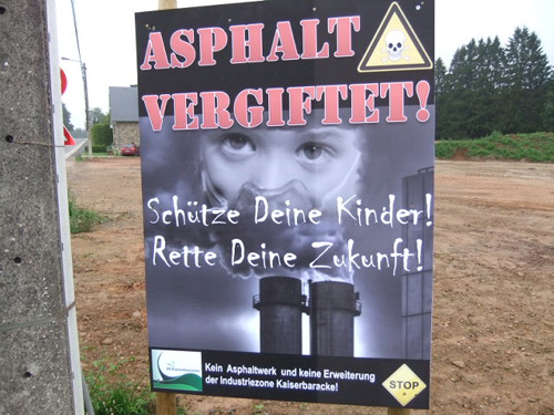 Plakataktion "Asphalt vergiftet!"