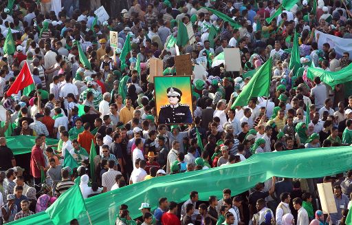 Tausende Pro-Gaddafi-Demonstranten am Freitag auf dem Grünen Platz in Tripolis