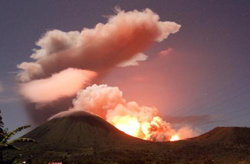 Vulkan Lokon in Indonesien ausgebrochen