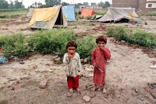 Pakistan: Viele Familie hausen in Notunterkünften (Peshawar, 26. Juli)