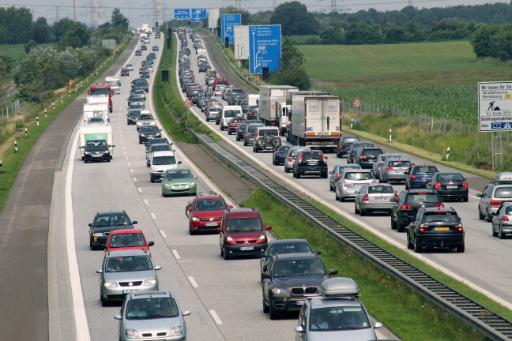 Reisewelle: Staus auf europäischen Straßen - Bild: deutsche Autobahn A7 bei Rendsburg