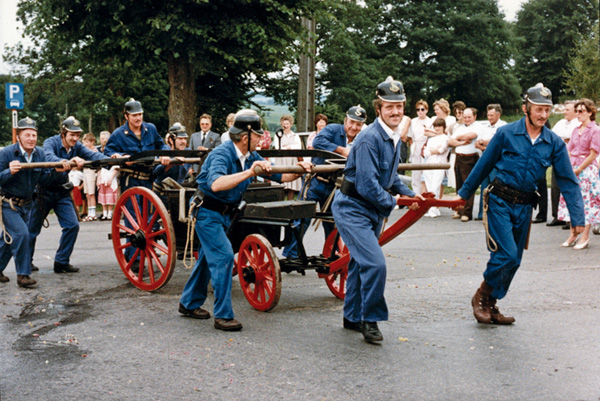 Folklore-Umzug beim Sommerfest in Amel 2003