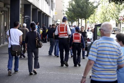 Polizisten im Einsatz nach den Unruhen im Antwerpener Stadtviertel Seefhoek