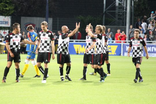 Benefizfußballspiel: Formel 1-Fahrer besiegen belgische Prominenz mit 6:3