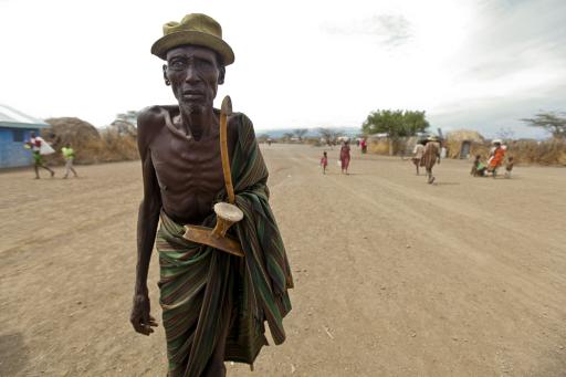 Nach der Verteilung von Essensrationen in Kaikor, Nord-West-Kenia (13. August)